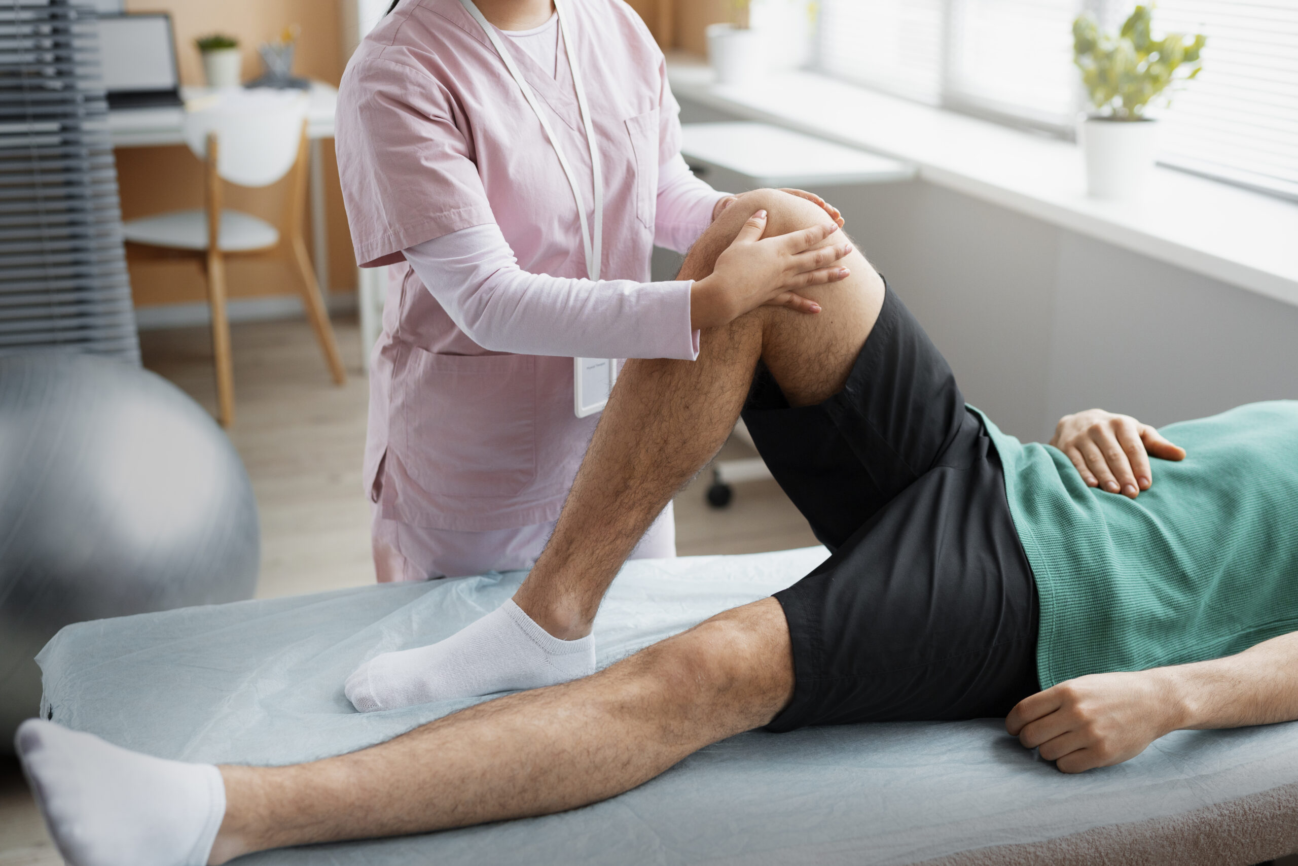 Non-Surgical Knee Arthritis Treatment: Options Beyond Surgery